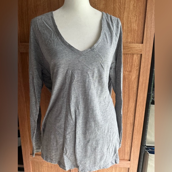 Gold Metallic V-Neck - Picture 2 of 3